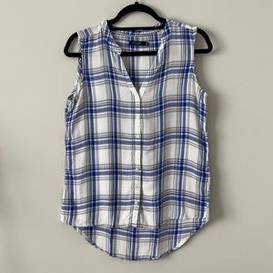 Women’s Sleeveless Button Down